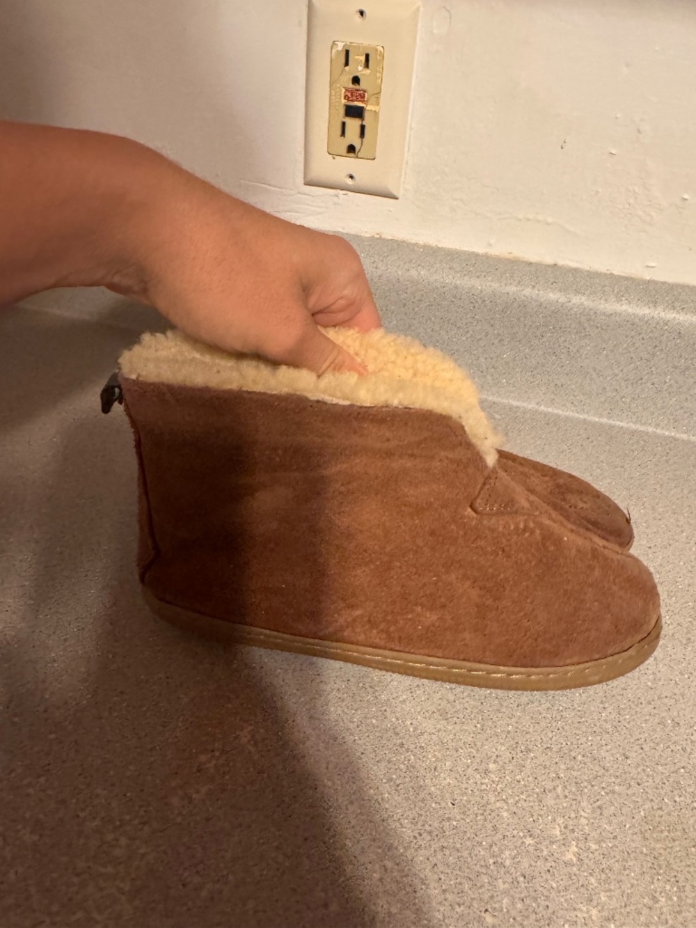 Cloud nine Cozy Shearling-Lined Brown Slip-On Boot size 4 girls